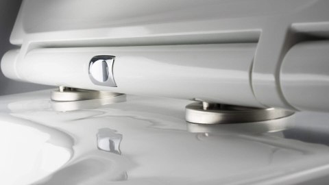 Miska WC z deską bezkołnierzowa Miska WC z deską bezkołnierzowa