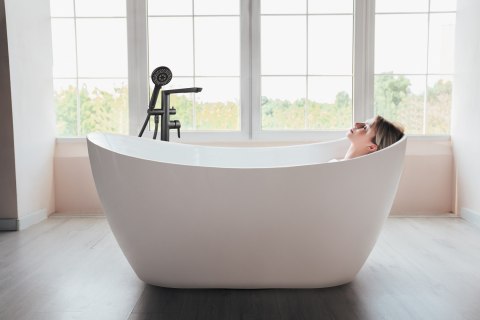 Bateria wannowa wolnostojąca z zestawem prysznicowym